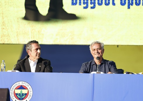 Жозе Моуринью официально стал главным тренером стамбульского 