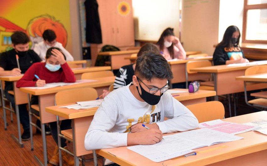 В Баку возобновлены очные занятия в четырех закрытых из-за коронавируса школах