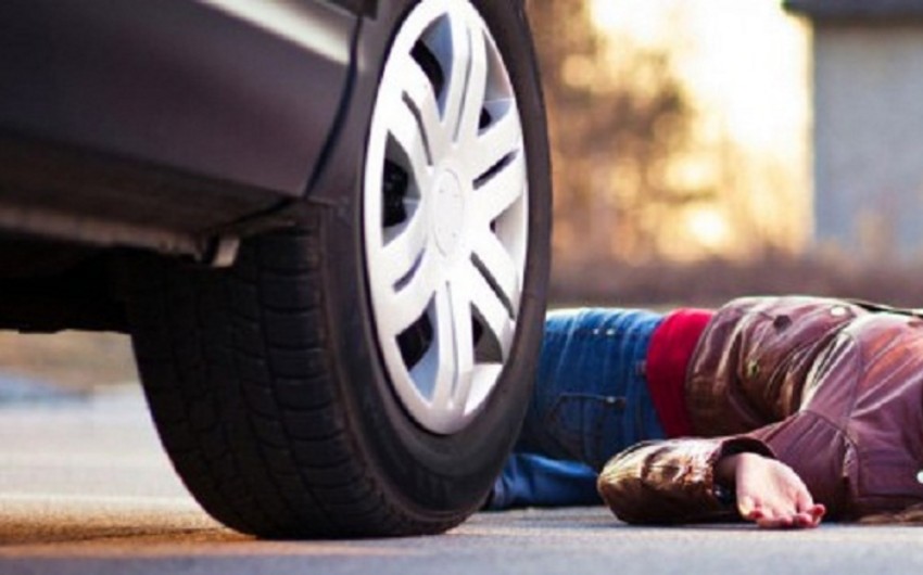 В Агстафе возвращающуюся со школы 15-летнюю девочку сбил автомобиль