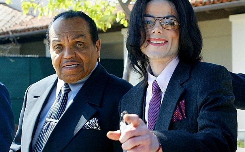 Умер отец Майкла Джексона