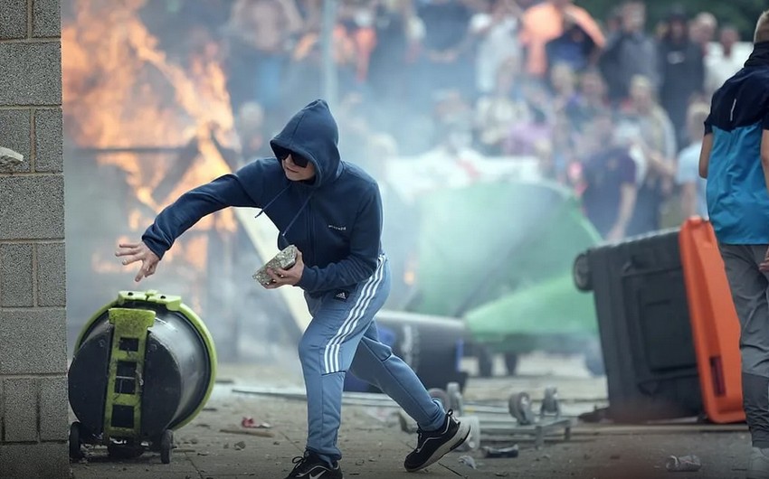 В Великобритании более 420 человек задержали с момента начала беспорядков