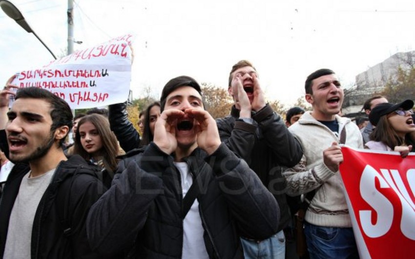 В Ереване напали на студентов, информирующих о митинге