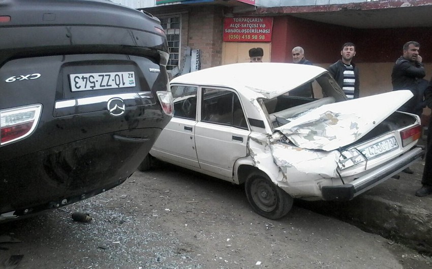 В Лянкаране произошла цепная авария, есть пострадавшие