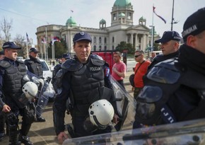 СМИ: В Белграде машина въехала в толпу на митинге протеста