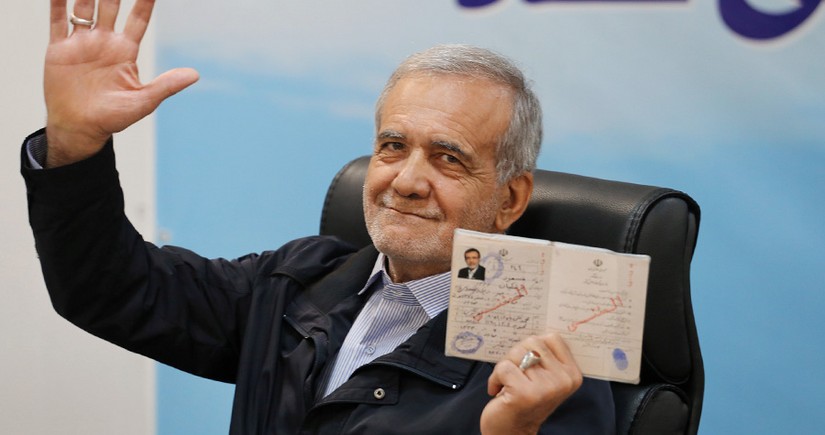 В президентской гонке в Иране лидирует кандидат-реформист