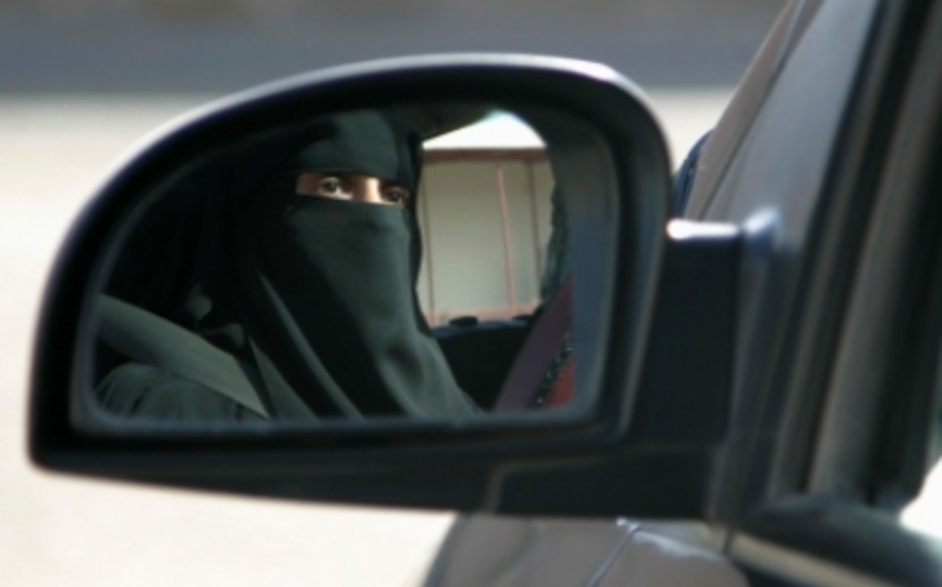 ​Саудовским женщинам без косметики будут давать водительские права