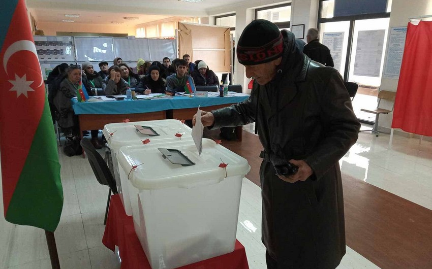 В Баку проголосовал 94-летний избиратель - ФОТО