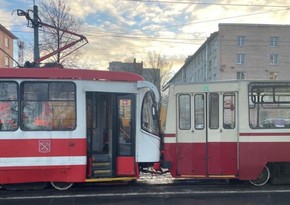 На севере Петербурга столкнулись два трамвая, пострадали пять человек