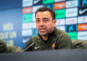 Xavi agrees to remain Barcelona coach