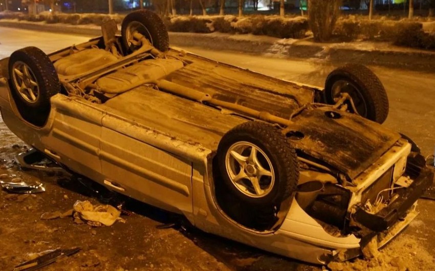 Goranboyda avtomobilin aşması nəticəsində sürücü yaralanıb