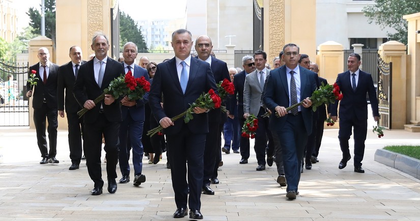 Руководство и коллектив Минздрава почтили память общенационального лидера Гейдара Алиева