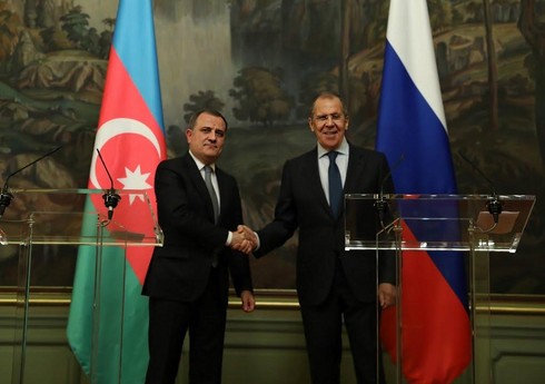 Главы МИД Азербайджана и России обсудили реализацию договоренностей по Карабаху