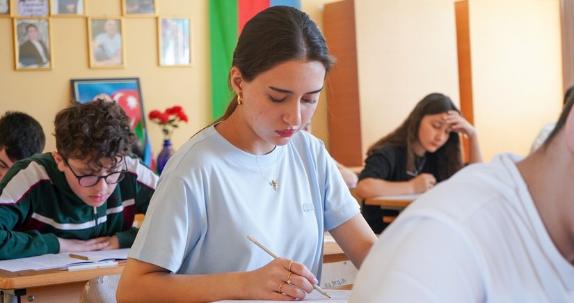 Сегодня свыше 46 тыс. учащихся в Азербайджане сдали выпускной экзамен
