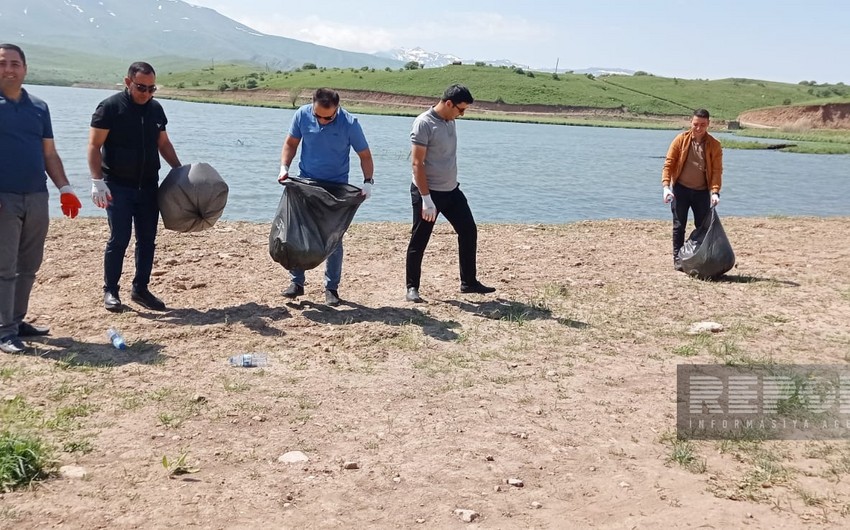 Naxçıvanda prokurorluq orqanlarının əməkdaşları Batabat gölünün ətrafında təmizlik aksiyası keçiriblər