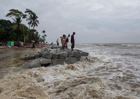 Число жертв циклона Ремал в Индии и Бангладеш достигло 16 человек