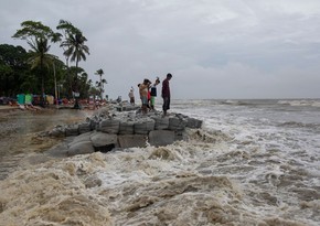 Cyclone kills 16 in India, Bangladesh and cuts power to millions