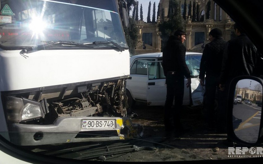 На магистрали Баку-Газах столкнулись автобус и грузовик, пострадали 5 человек