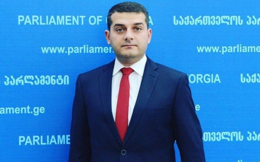 Deputat: Tbilisi Dövlət Peşəkar Azərbaycan Dram Teatrının qəzalı vəziyyətdə olması məni narahat edir