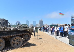 Foreign students visit Military Trophy Park