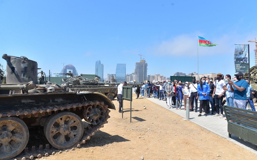 Foreign students visit Military Trophy Park