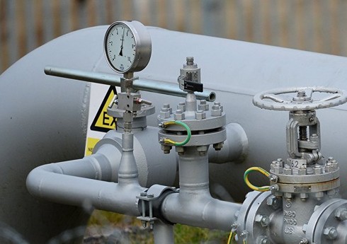 Газовые фьючерсы в Европе закрыли торги ниже 1 350 долларов