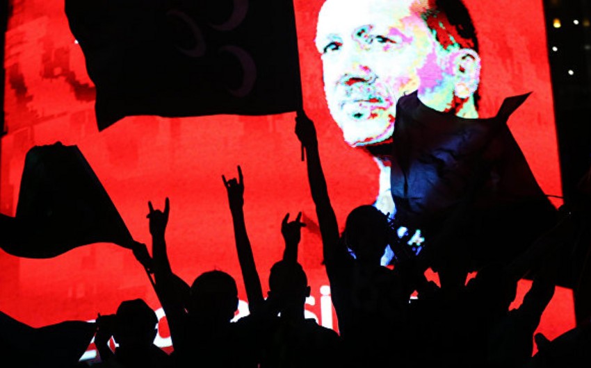 В Турции отменили концерты певицы, которая назвала митинги шоу