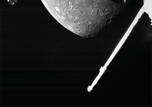 Космический аппарат BepiColombo сделал первый снимок поверхности Меркурия