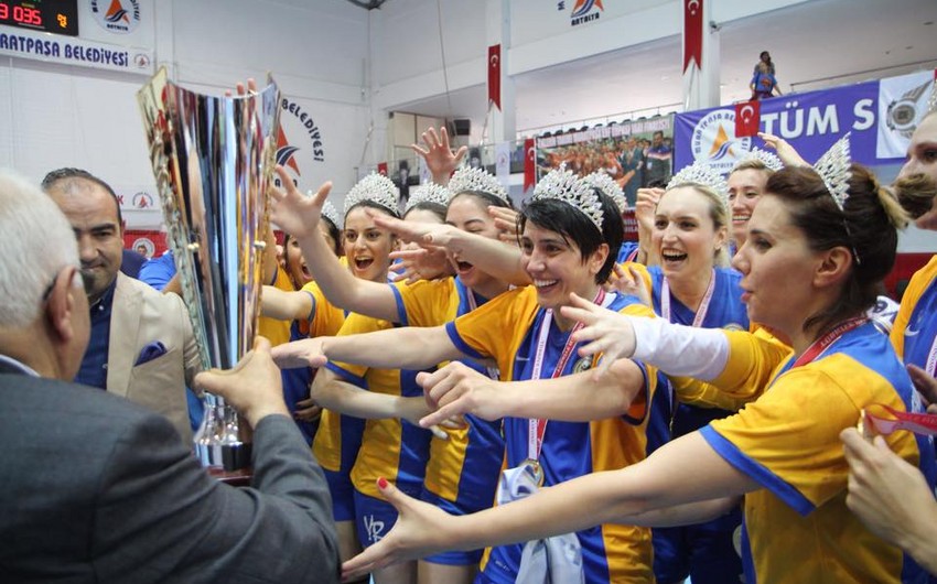 Гандболистка азербайджанской сборной стала чемпионом Турции