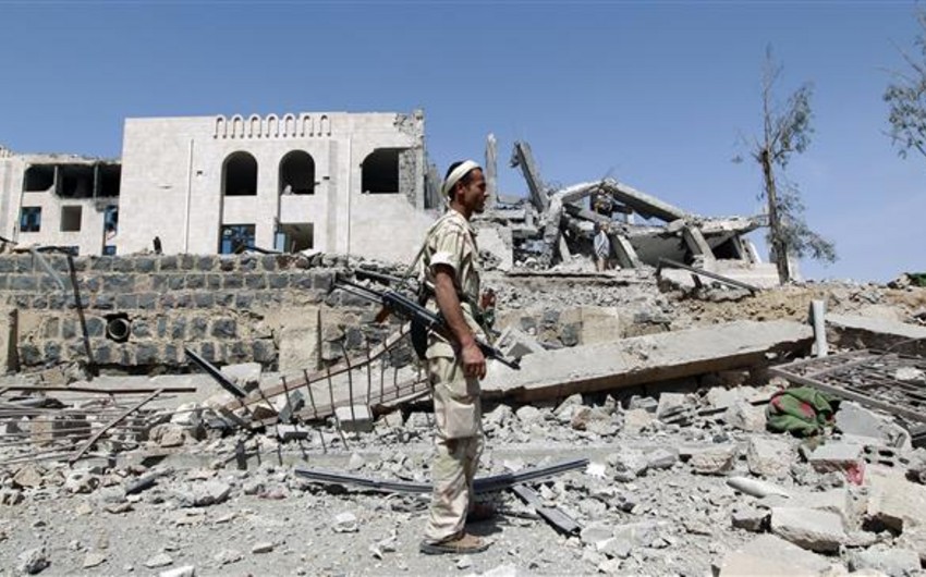 ​В результате авиаудара арабской коалиции по отелю в столице Йемена погибли 50 человек - ОБНОВЛЕНО