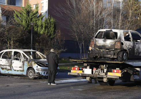 В новогоднюю ночь во Франции сожгли 874 машины, задержаны 440 человек