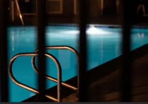 В Гусаре 85-летний мужчина утонул в бассейне