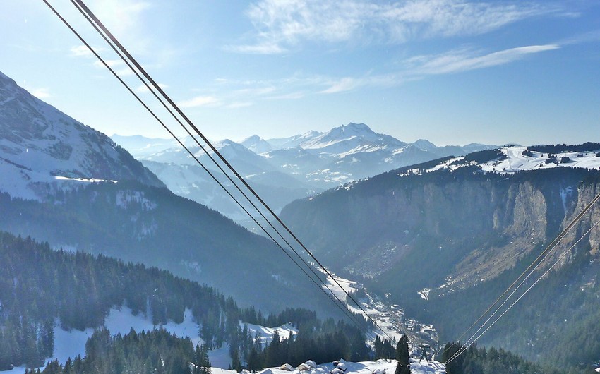 Four die in avalanche in French Alps