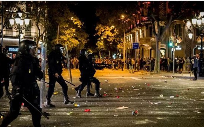 Barselonada etirazçılarla polis arasında toqquşmalar zamanı 46 nəfər xəsarət alıb - YENİLƏNİB