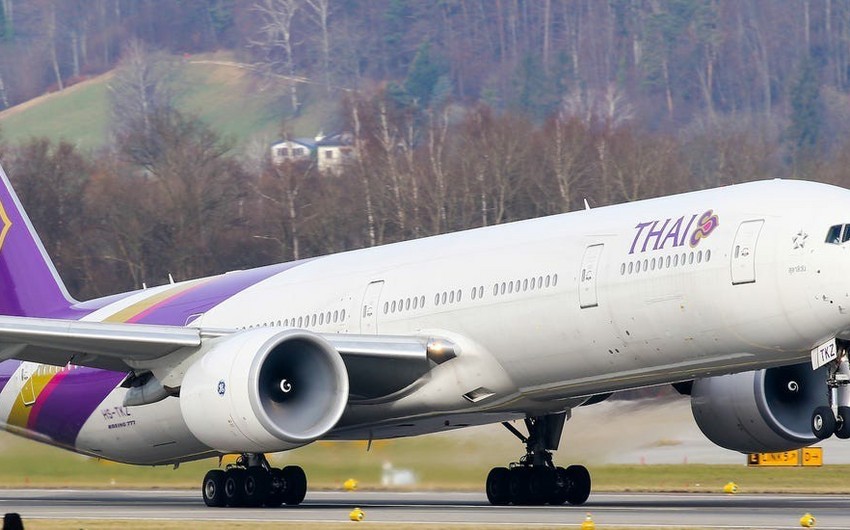 “Thai Airways” təyyarəsi təcili eniş edib