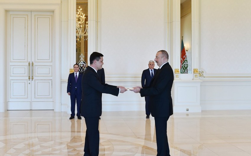 President Ilham Aliyev receives credentials of new Turkmen ambassador