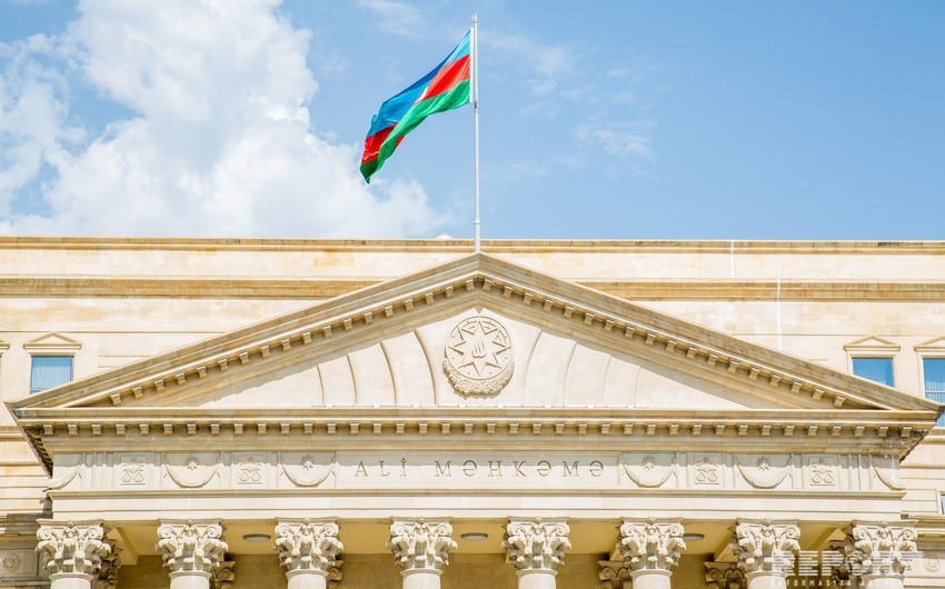 В Азербайджане прекращены полномочия 9 судей, 7 освобождены от должности