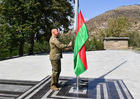 Президент Ильхам Алиев поднял флаг Азербайджана в городе Лачын
