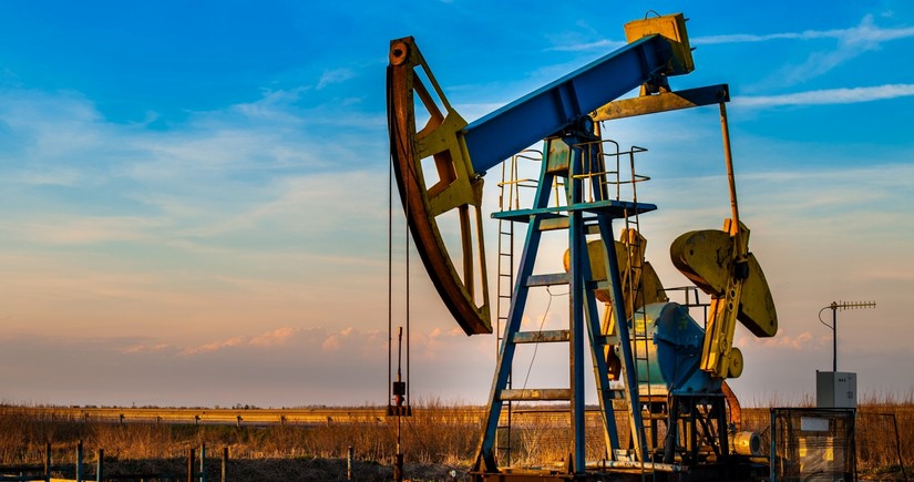 Цены на нефть повысились в ожидании данных о запасах в США