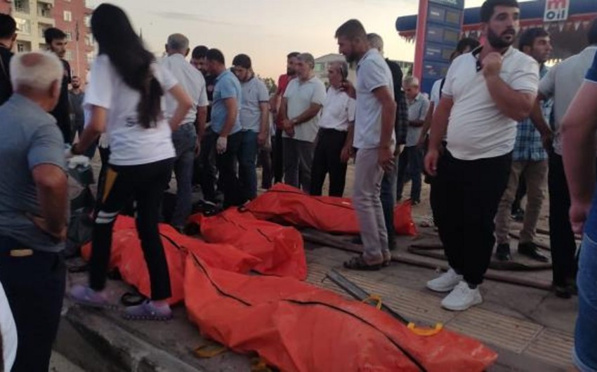 Chain crash kills at least 20 in Turkiye