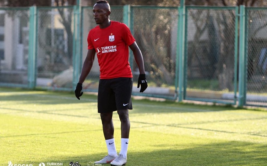 “Neftçi” klubu baxışa daha bir futbolçu dəvət edib