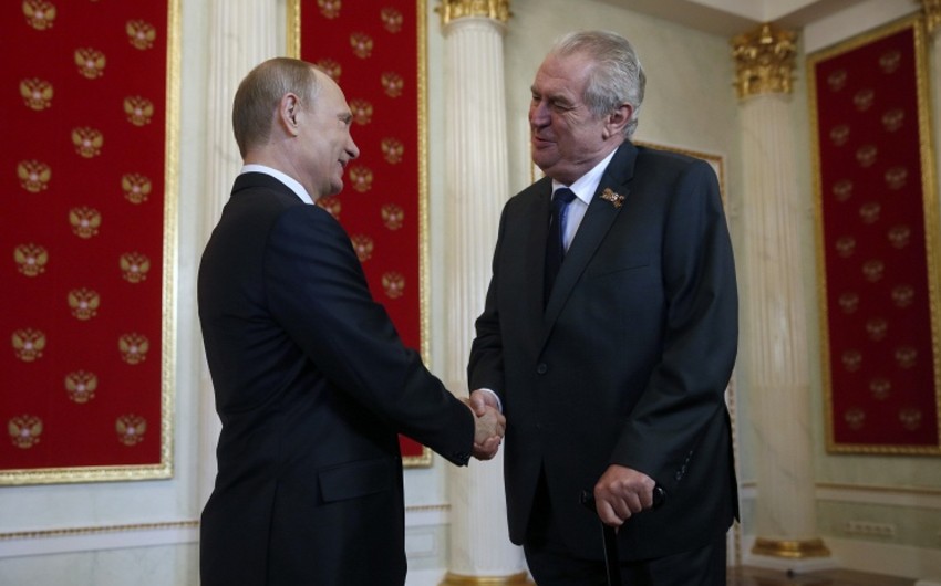 ​Путин посоветовал Лаврову и президенту Чехии бросить курить
