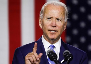 Biden caught using cheat sheets during press conference 