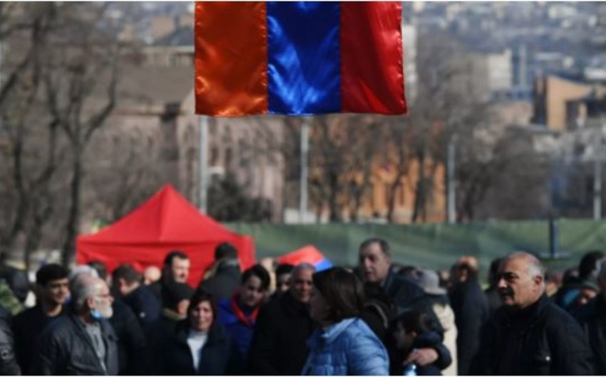 В Ереване оппозиция вернулась к зданию парламента