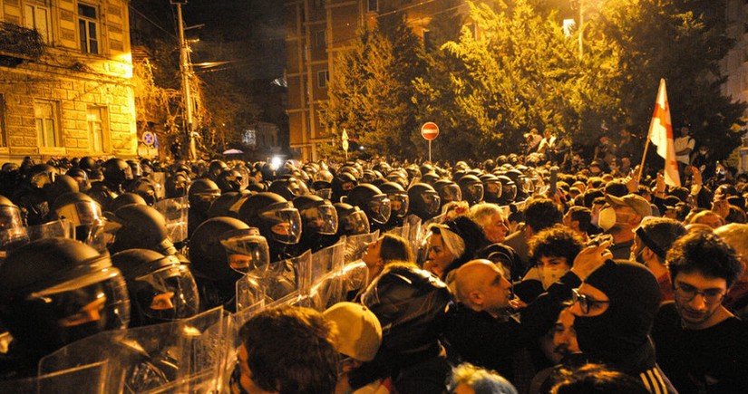 Tbilisidə keçirilən etiraz aksiyaları zamanı beş polis yaralanıb