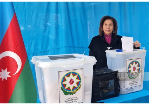 Бахар Мурадова проголосовала на внеочередных президентских выборах