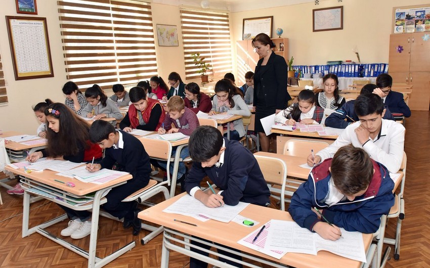 В Азербайджане начался прием обращений школьников, желающих окончить школу экстерном