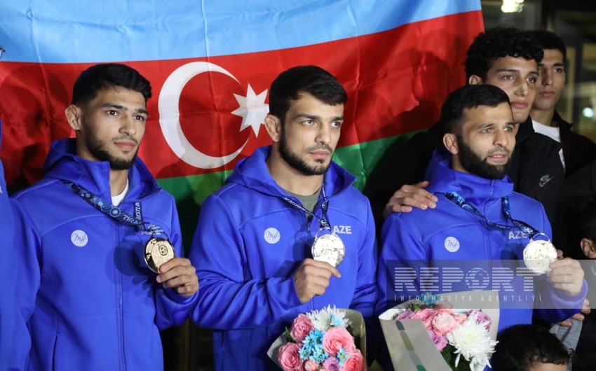 Azerbaijani wrestlers who won gold medals at World Championships return to their homeland