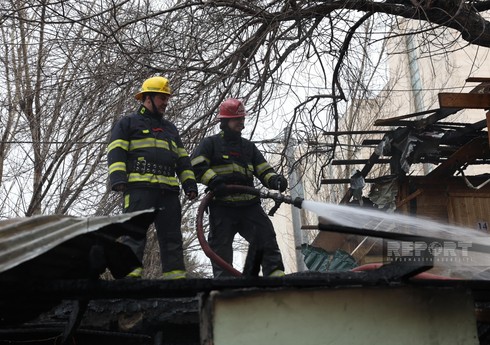 В Баку пожар на объекте потушен