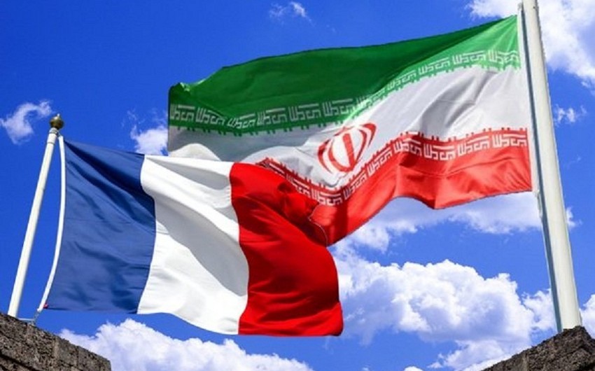 Makron İran Prezidentini nüvə danışıqlarını sürətləndirməyə çağırıb