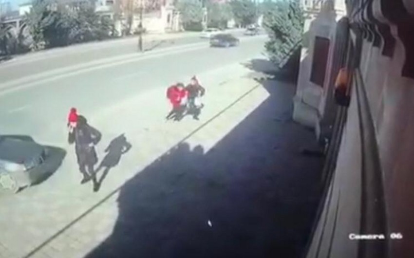 В Абшероне автомобиль сбил двух школьниц, одна из них впала в кому - ФОТО